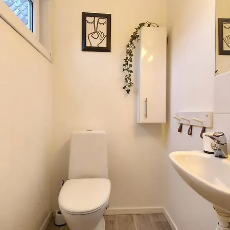 Uncle Sam Cozy Apartment, Parking, 8 Guests Саннес