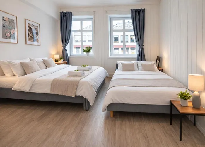 Uncle Sam Cozy Apartment, Parking, 8 Guests 아파트 산데스