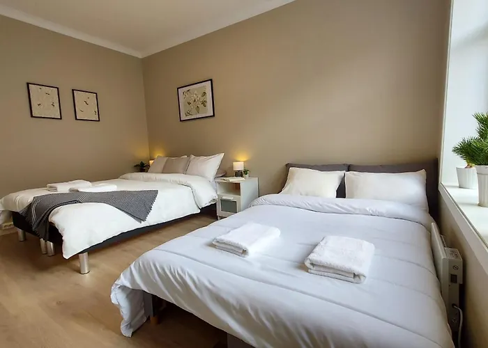 Uncle Sam Cozy Apartment, Parking, 8 Guests * 산데스